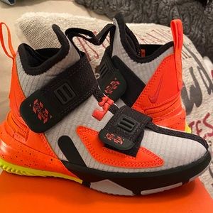 Nike LeBron Soldier 13 FlyEase